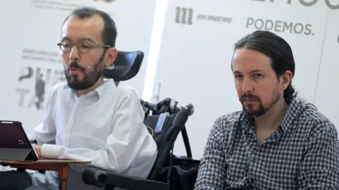 El líder de Podemos, Pablo Iglesias (d) y el secretario de Organización, Pablo Echenique El líder de Podemos, Pablo Iglesias (d) y el secretario de Organización, Pablo Echenique
