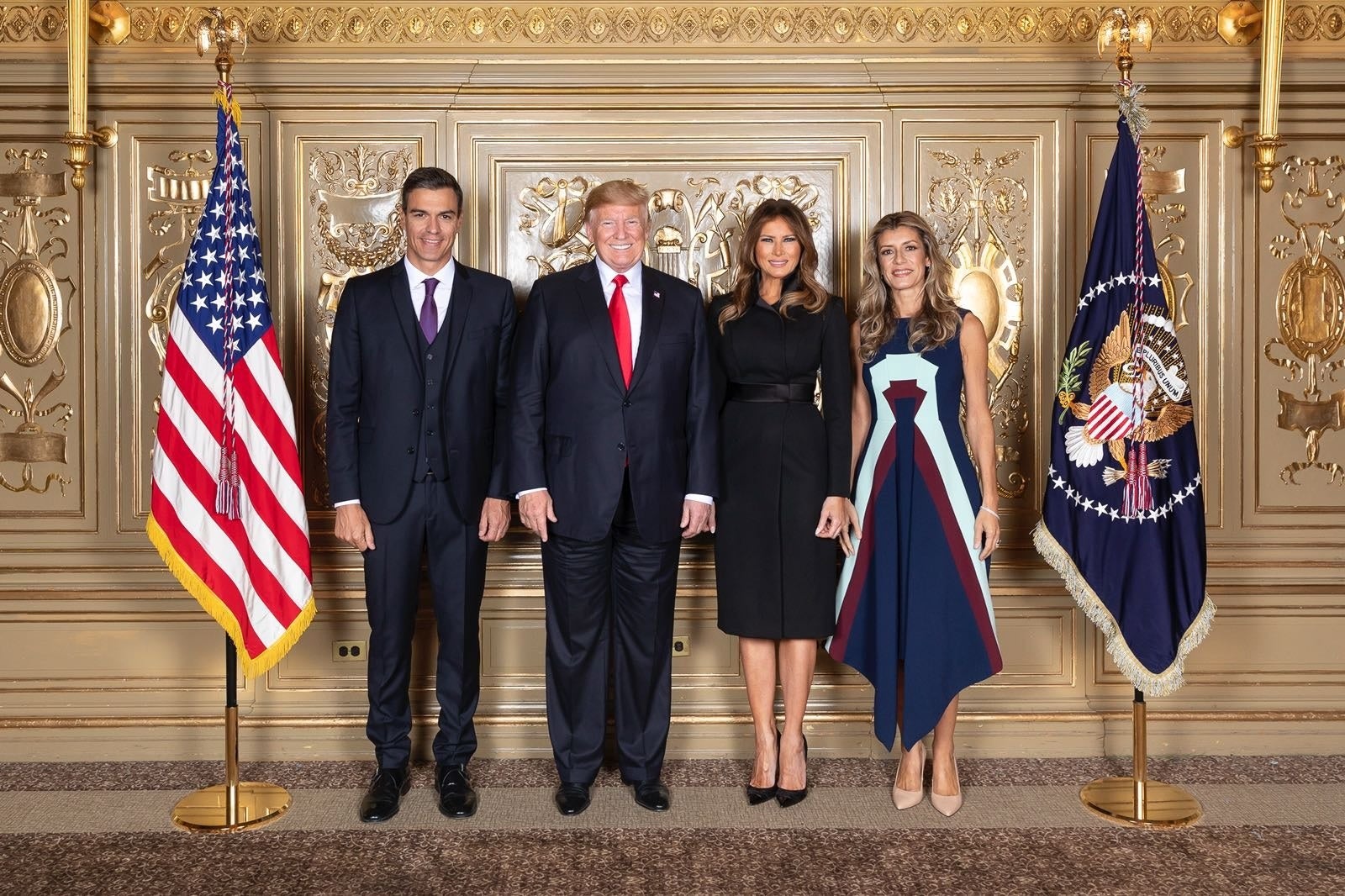 La comentada imagen en redes sociales de Pedro Sánchez y su mujer con Donald Trump y Melania La comentada imagen en redes sociales de Pedro Sánchez y su mujer con Donald Trump y Melania