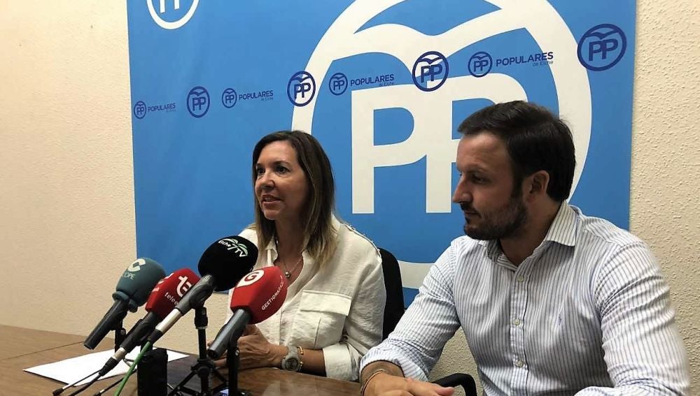 Mercedes Alonso y Pablo Ruz en el grupo municipal del PP en el Ayuntamiento de Elche 
