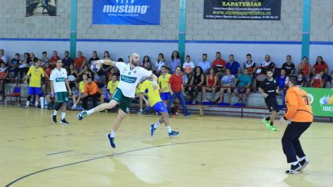 EN ONDA CERO ELCHE SE HABLA DE BALONMANO...