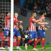 Los jugadores del Atlético de Madrid celebran el gol de Griezmann contra el Huesca Los jugadores del Atlético de Madrid celebran el gol de Griezmann contra el Huesca