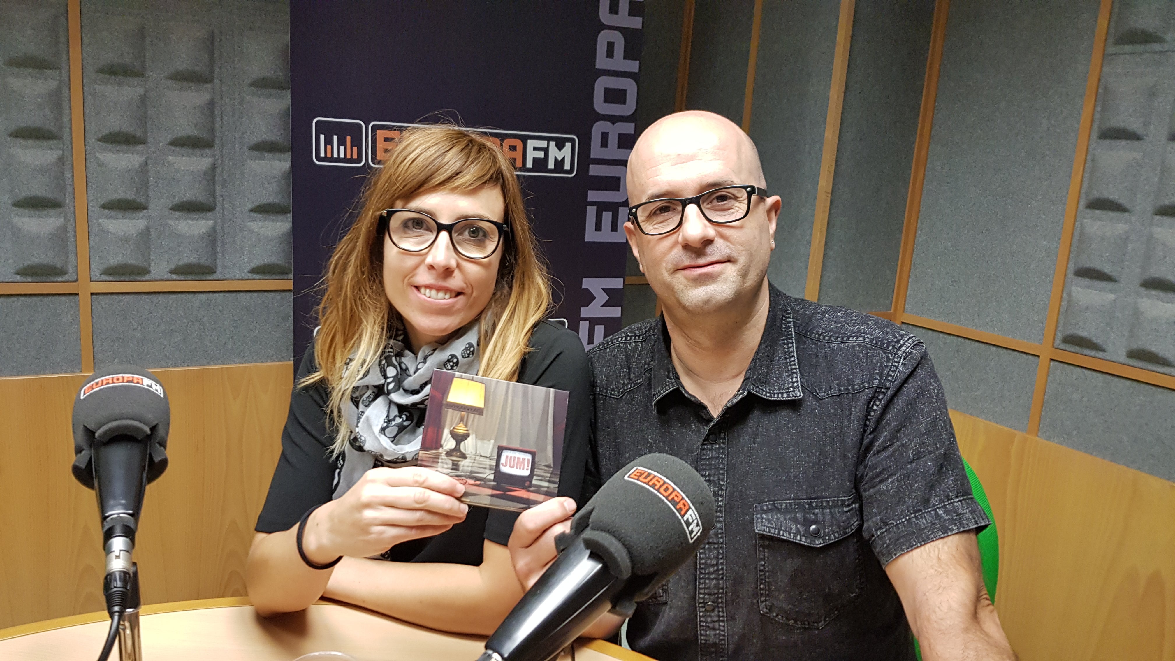 Meri y Javi nos presentan el primer CD de JUM Meri y Javi nos presentan el primer CD de JUM