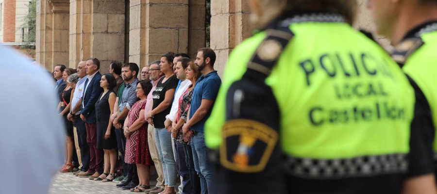 Castellón ha decretado dos días de duelo después de que ayer, un padre asesinara a sus dos hijas. Castellón ha decretado dos días de duelo después de que ayer, un padre asesinara a sus dos hijas.