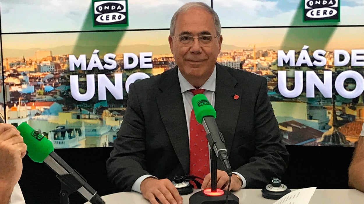 Roberto Fernández: "Le he pedido a los políticos que no utilicen la universidad como un arma arrojadiza" Roberto Fernández: "Le he pedido a los políticos que no utilicen la universidad como un arma arrojadiza"