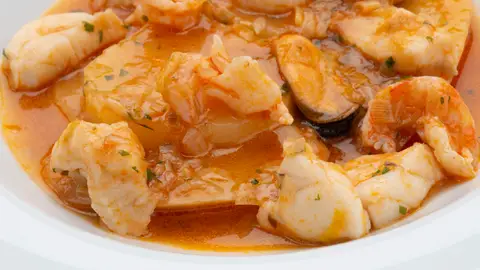 Guiso de rape, mejillones y langostinos. Guiso de rape, mejillones y langostinos.