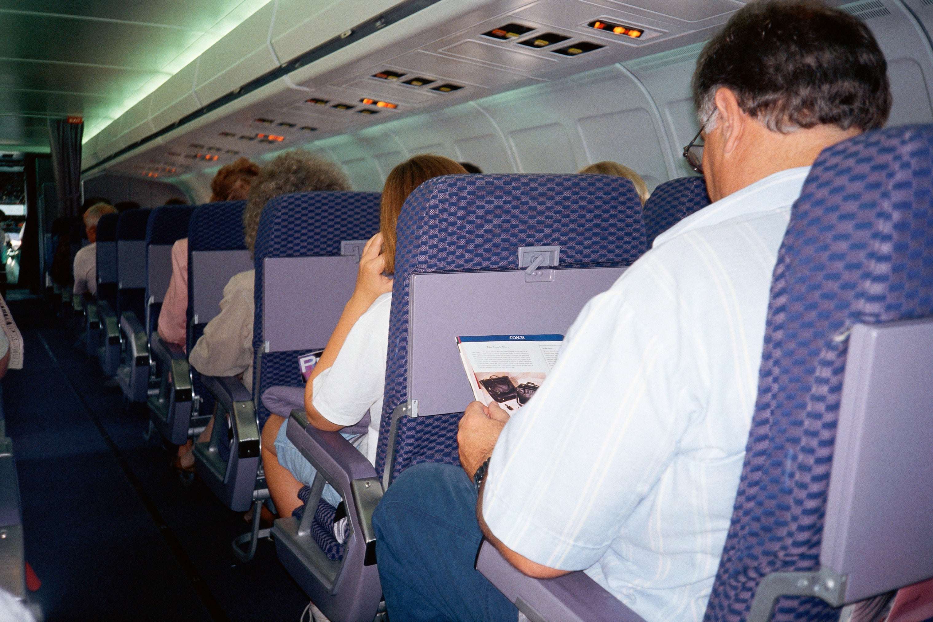 Un centenar de pasajeros del vuelo Badajoz-Barcelona se quedaban en tierra este domingo por un fallo técnico en el avión Un centenar de pasajeros del vuelo Badajoz-Barcelona se quedaban en tierra este domingo por un fallo técnico en el avión