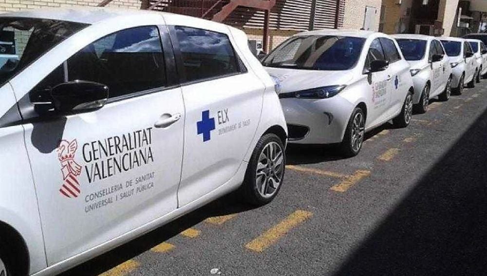 Vehículos sin sirena de la UHD del Hospital General de Elche que están usando los profesionales del PAS de Altabix