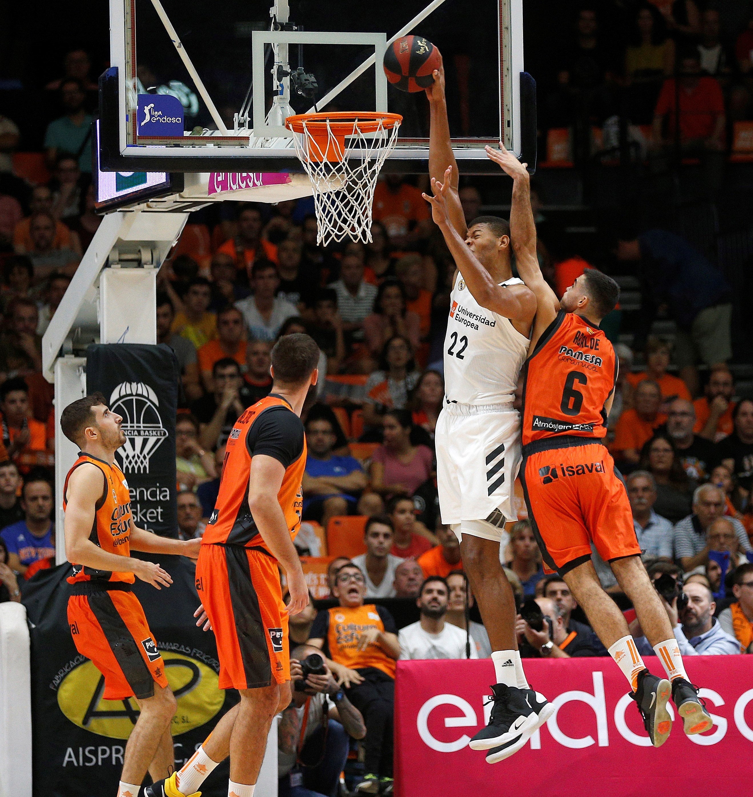 Llull pone líder al Real Madrid en la Fonteta ganando al Valencia Llull pone líder al Real Madrid en la Fonteta ganando al Valencia