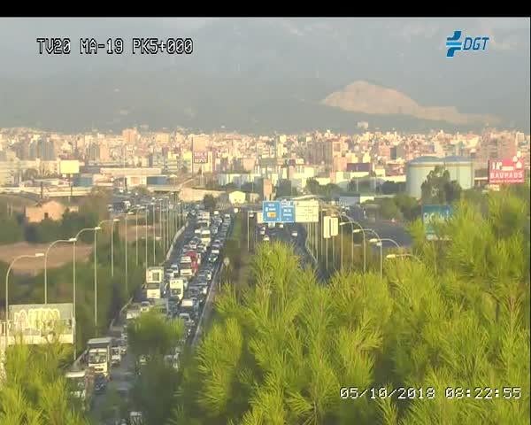 Un accidente colapsa de nuevo la autopista dirección aeropuerto Un accidente colapsa de nuevo la autopista dirección aeropuerto