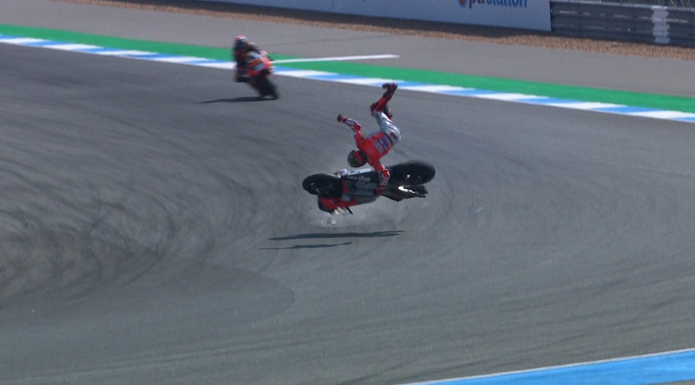 Jorge Lorenzo, hospitalizado tras una durísima caída sobre su pie lesionado en Tailandia Jorge Lorenzo, hospitalizado tras una durísima caída sobre su pie lesionado en Tailandia