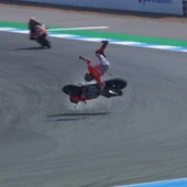 Jorge Lorenzo, en el momento de su caída en Tailandia Jorge Lorenzo, en el momento de su caída en Tailandia