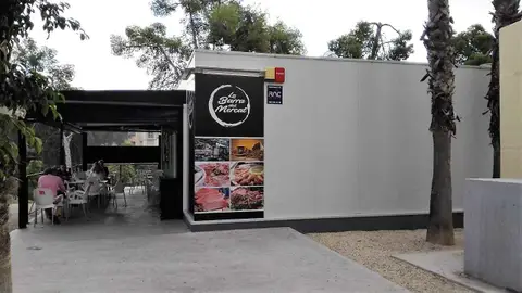 Terraza de la cafetería del Mercado Provisional de Elche Terraza de la cafetería del Mercado Provisional de Elche