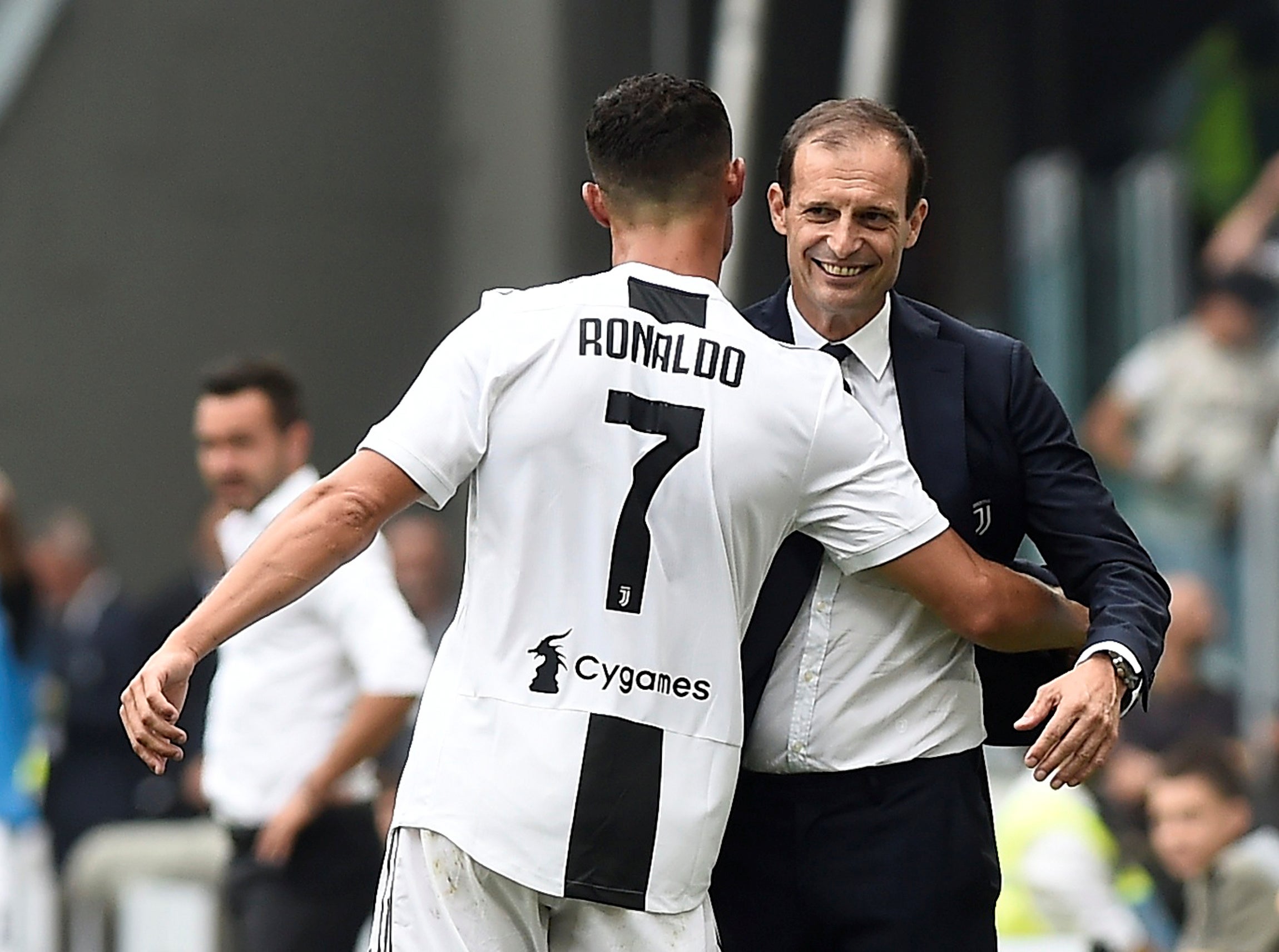 Allegri: "Cristiano ha mostrado su profesionalidad tanto dentro como fuera del campo durante toda su carrera" Allegri: "Cristiano ha mostrado su profesionalidad tanto dentro como fuera del campo durante toda su carrera"