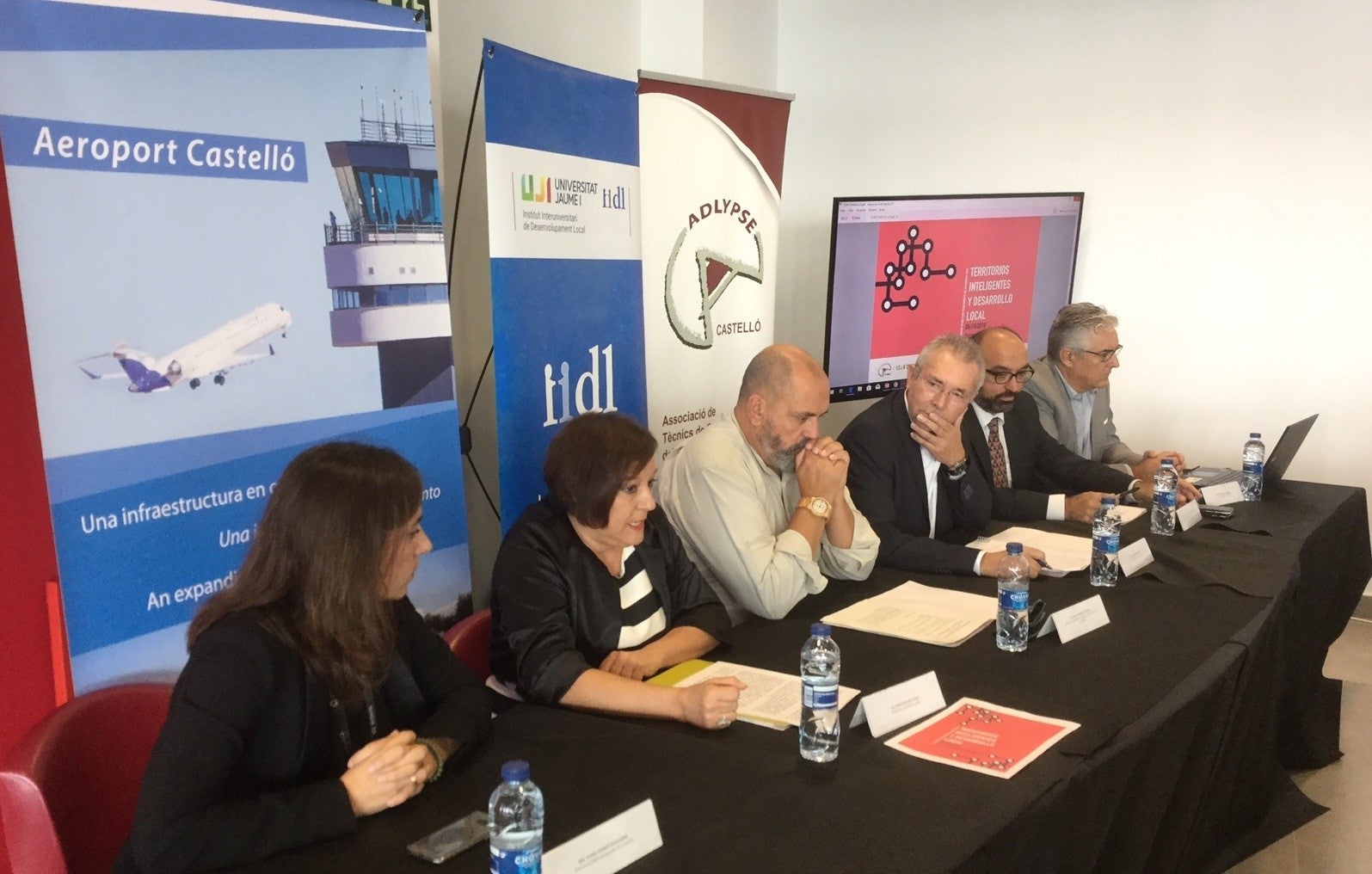 Más de 70 agentes de desarrollo local debaten en el aeropuerto sobre territorios inteligentes Más de 70 agentes de desarrollo local debaten en el aeropuerto sobre territorios inteligentes