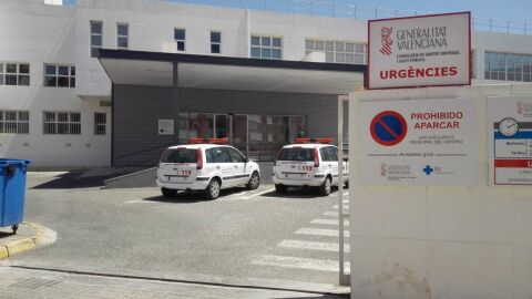 Veh&iacute;culos que los trabajadores del PAS de Altabix de Elche piden que se recupere