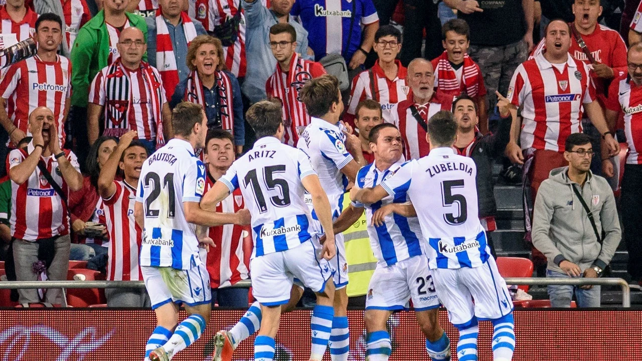 Los jugadores de la Real Sociedad, eufóricos tras el gol en San Mamés
