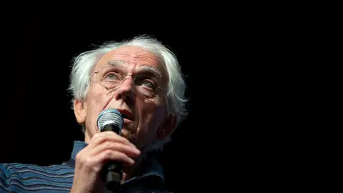 El médico francés y premio Nobel, Gerard Mourou, en una conferencia de prensa El médico francés y premio Nobel Gerard Mourou en una conferencia de prensa