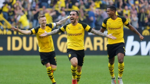 Paco Alc&aacute;cer celebra un gol con el Borussia Dortmund