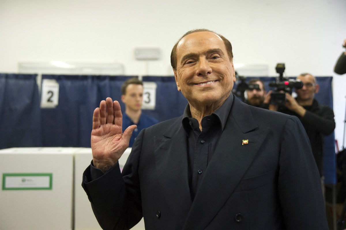 Silvio Berlusconi está de vuelta en el fútbol: "Mis jugadores no llevarán ni barba ni tatuajes y tendrán el cabello en condiciones" Silvio Berlusconi está de vuelta en el fútbol: "Mis jugadores no llevarán ni barba ni tatuajes y tendrán el cabello en condiciones"