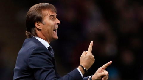 Lopetegui da indicaciones en banda
