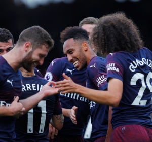 Los jugadores del Arsenal celebran un gol ante el Fulham Los jugadores del Arsenal celebran un gol ante el Fulham