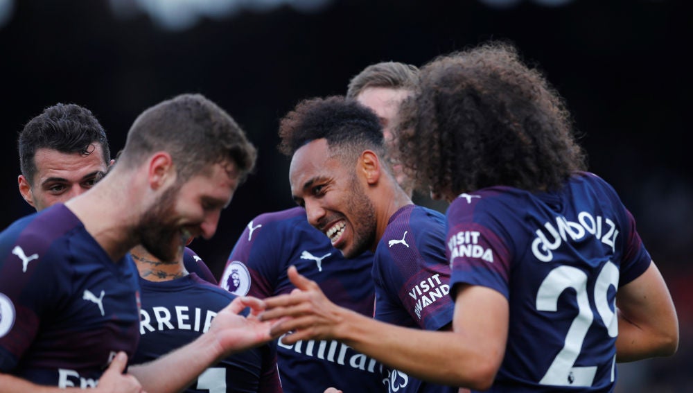 Los jugadores del Arsenal celebran un gol ante el Fulham