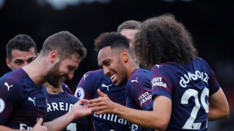 Los jugadores del Arsenal celebran un gol ante el Fulham