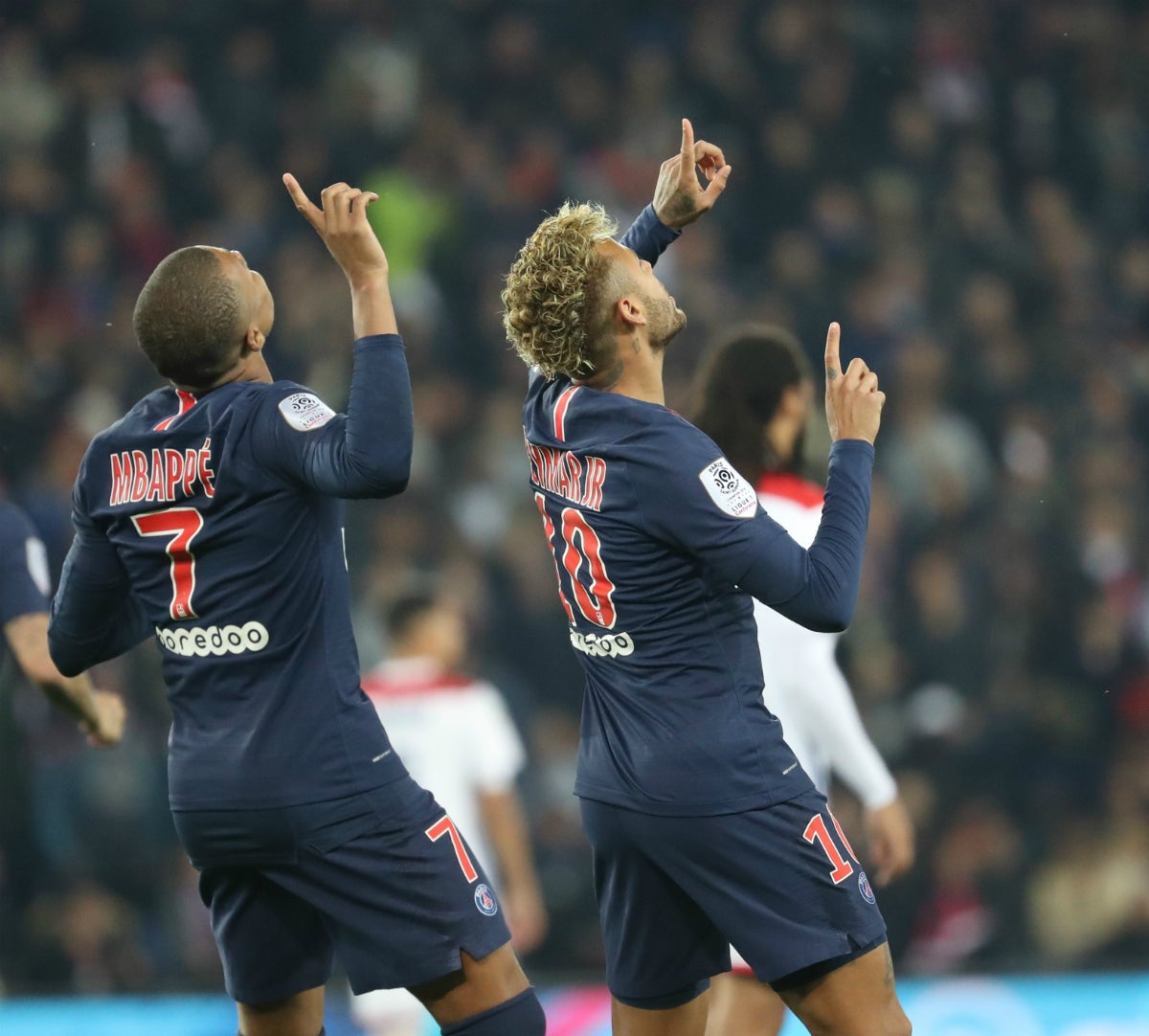 Mbappé se exhibe ante el Olympique de Lyon con un póker de goles y da la victoria al PSG Mbappé se exhibe ante el Olympique de Lyon con un póker de goles y da la victoria al PSG