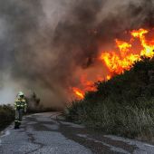 Un incendio forestal está activo en el municipio pontevedrés de Mondariz 