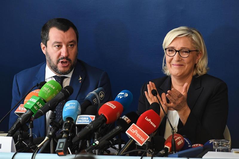 Salvini y Le Pen auguran una "revolución" soberanista para "salvar" Europa Salvini y Le Pen auguran una "revolución" soberanista para "salvar" Europa