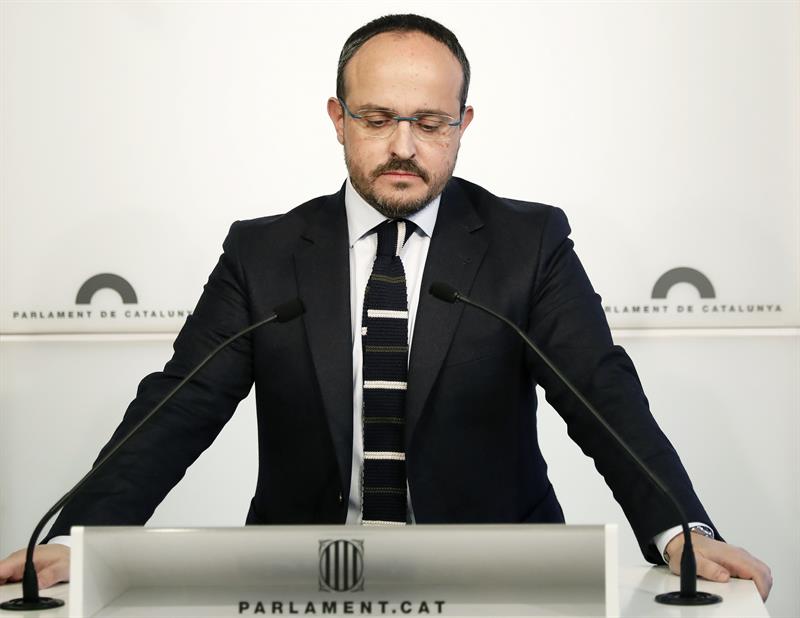 Alejandro Fernández (PP), sobre el Consejo de Ministros: "La intención de Sánchez es que con un gesto así los separatistas se conviertan en ositos de peluche" Alejandro Fernández (PP), sobre el Consejo de Ministros: "La intención de Sánchez es que con un gesto así los separatistas se conviertan en ositos de peluche"