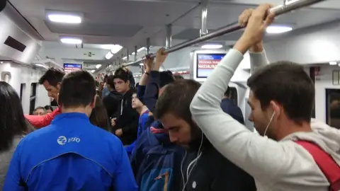 Un cercanías Valencia-Castellón durante esta mañana. RENFE