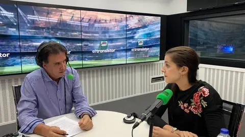 Carolina Marín con José Ramón de la Morena en El Transistor. Carolina Marín con José Ramón de la Morena en El Transistor.