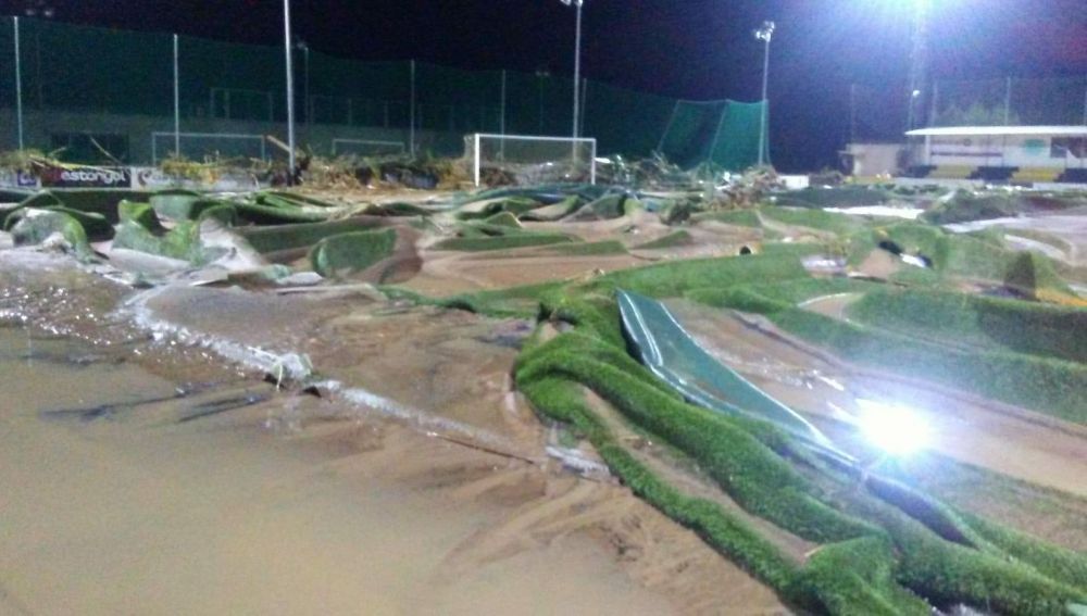 El campo de fútbol de Sant Llorenç, totalmente arrasado por la riada