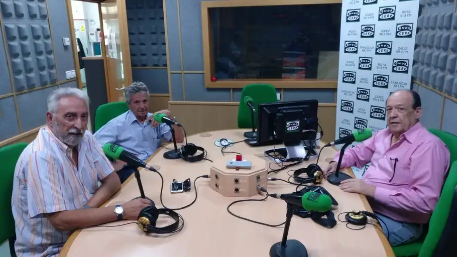 Cádiz en la Onda - Tiempo de tertulia Hoy tenemos tertulia ciudadana. Hablamos de temas de actualidad de la capital gaditana con nuestros amigos Juan Sales, Enrique Huguet y Antonio Fernández-Repeto. Modera José Antonio Rivas.