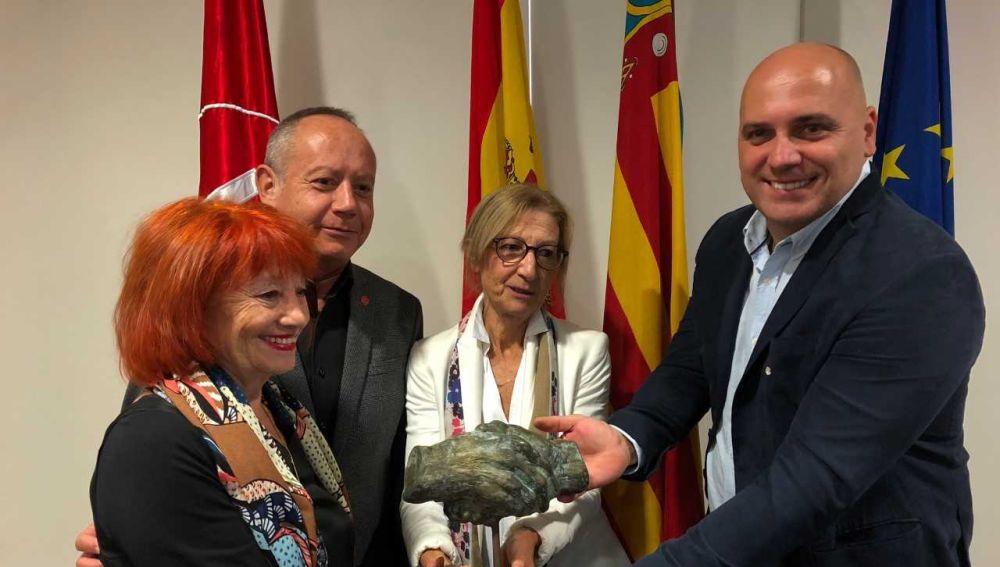 Representes de la Federació de Dones Progressistes, tras recibir el reconocimiento de UGT-PV