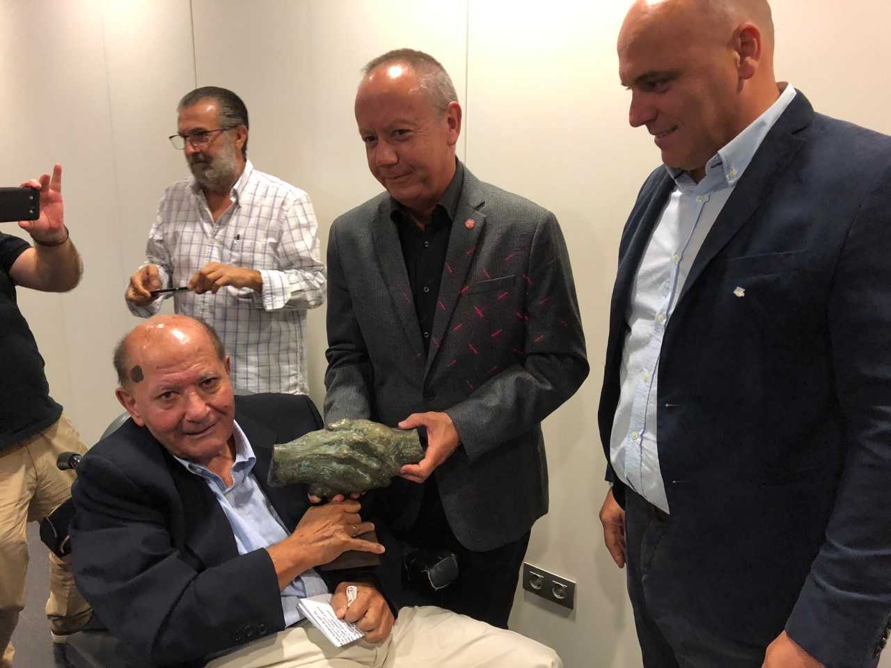 El Pleno propone este reconocimiento para los sindicalistas José de la Casa y Javier Cabo El Pleno propone este reconocimiento para los sindicalistas José de la Casa y Javier Cabo