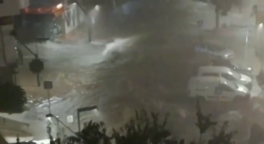 Hallan muerto al bombero desaparecido en Málaga tras volcar un camión durante las lluvias Hallan muerto al bombero desaparecido en Málaga tras volcar un camión durante las lluvias