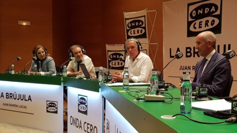 Josu Erkoreka, con Juan Ram&oacute;n Lucas en La Br&uacute;jula. 
