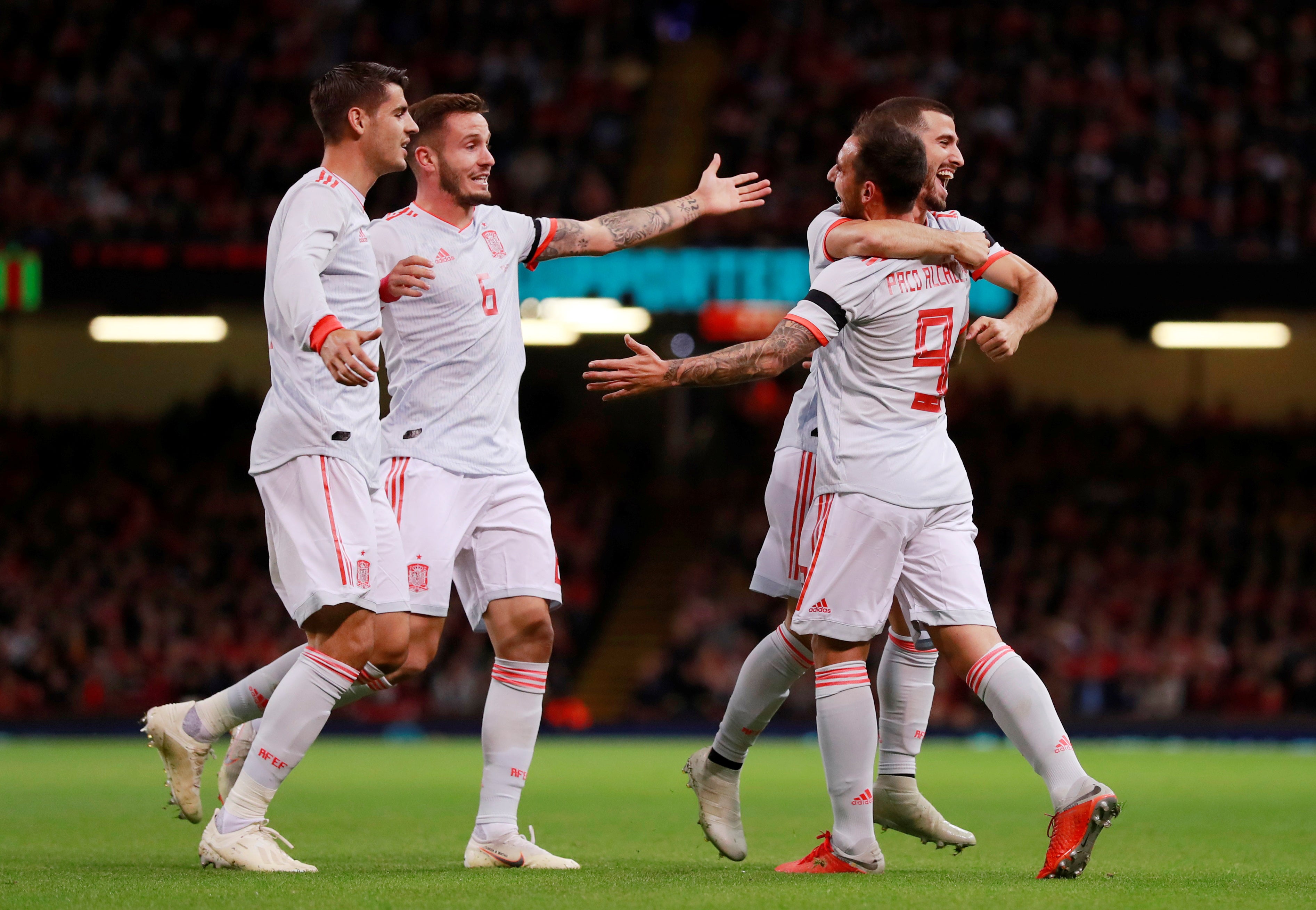 España gusta y se gusta ante Gales con un gran Alcácer España gusta y se gusta ante Gales con un gran Alcácer