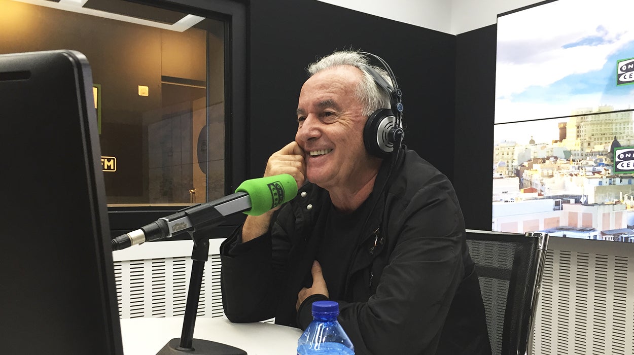 Víctor Manuel y David Feito cuentan cómo surgió la nueva versión del 'Asturias', que reúne a 30 artistas asturianos Víctor Manuel y David Feito cuentan cómo surgió la nueva versión del 'Asturias', que reúne a 30 artistas asturianos