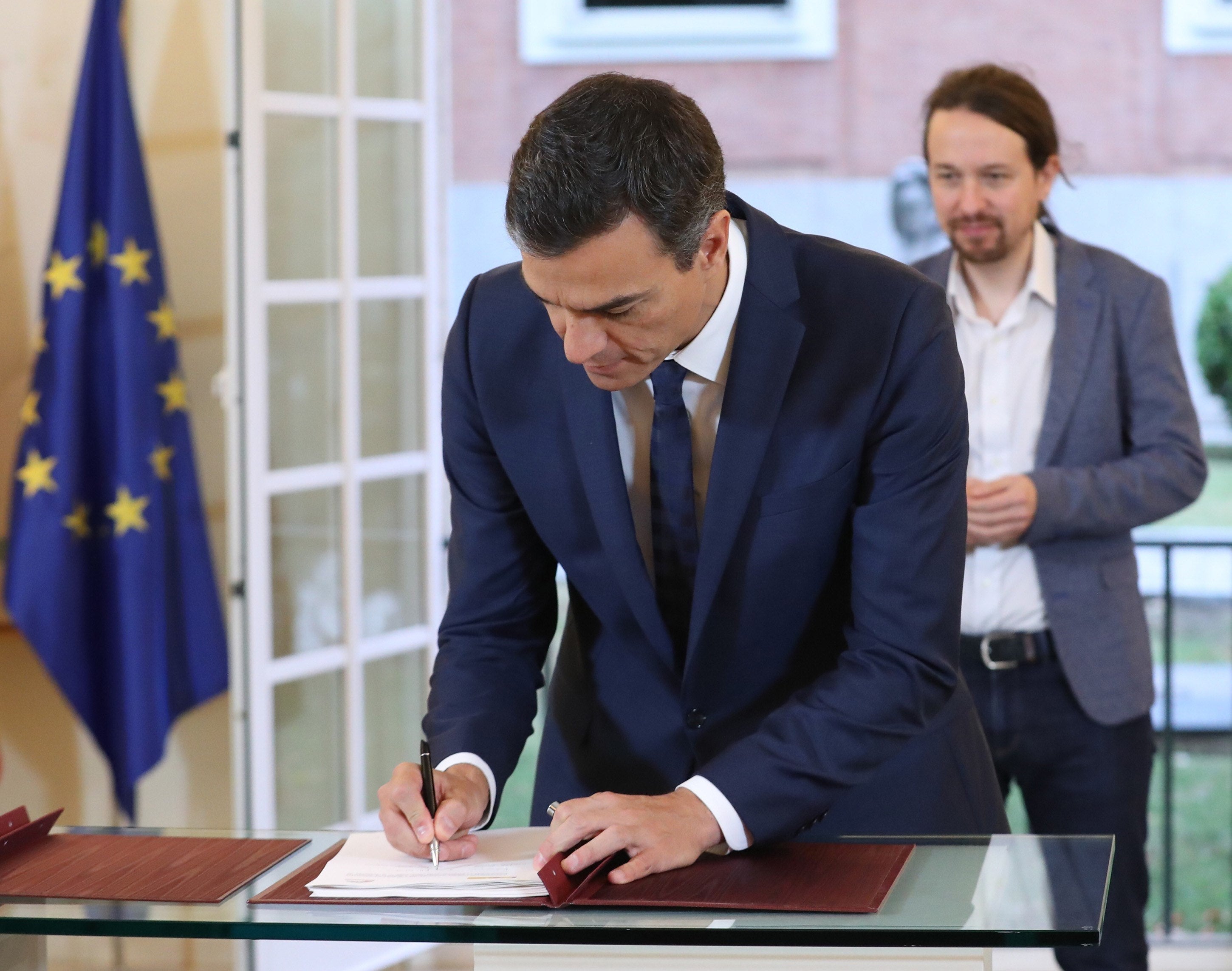 Las preguntas de Amón: ¿Se dará cuenta Pedro Sánchez de que Iglesias es antes un rival que un aliado? Las preguntas de Amón: ¿Se dará cuenta Pedro Sánchez de que Iglesias es antes un rival que un aliado?