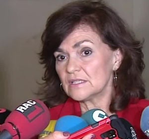 Carmen Calvo habla ante los medios Carmen Calvo habla ante los medios