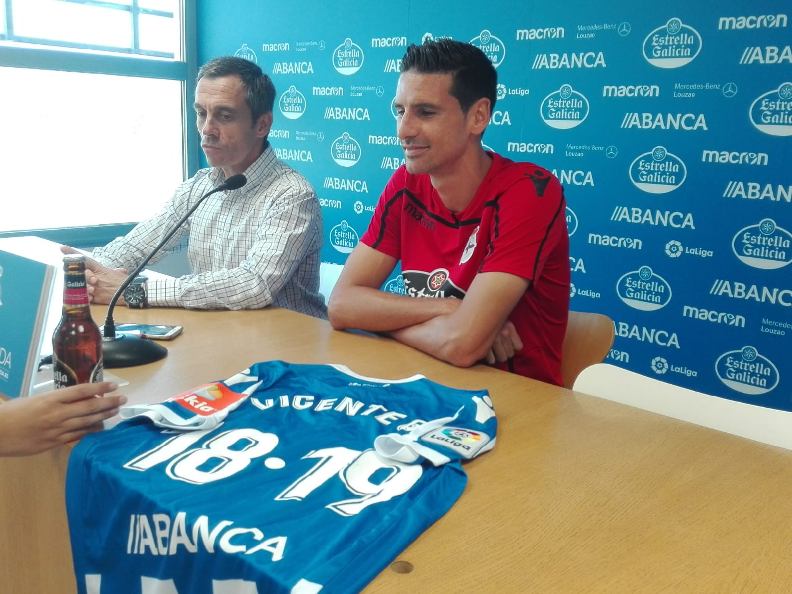 Sin Quique González, pero con Vicente Gómez para recibir a un Elche que promete "no ser un equipo pequeño en Riazor" Sin Quique González, pero con Vicente Gómez para recibir a un Elche que promete "no ser un equipo pequeño en Riazor"