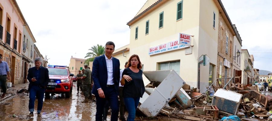 Francina Armengol y Pedro Sánchez durante su visita a Sant Llorenç Francina Armengol y Pedro Sánchez durante su visita a Sant Llorenç