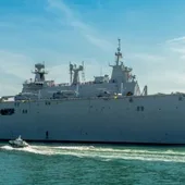 El portaeronaves Juan Carlos I llega a Motril El portaeronaves Juan Carlos I llega a Motril