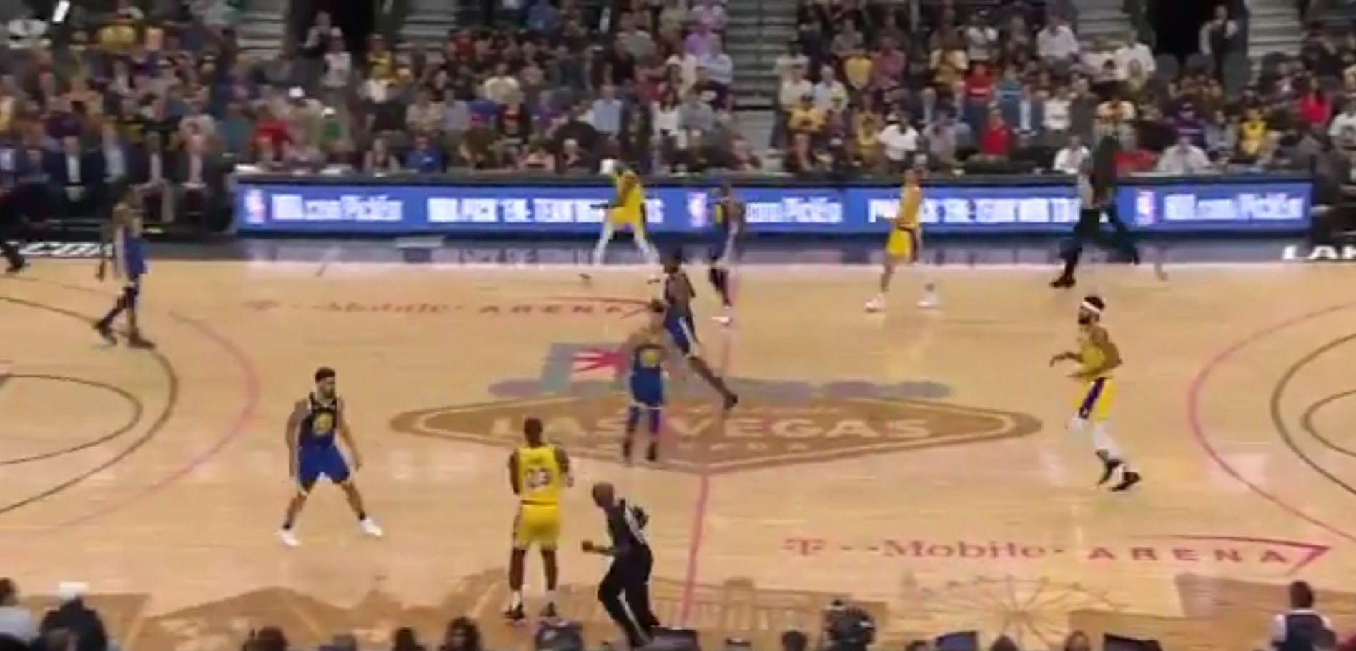 El canastón de LeBron James ante los Warriors que revoluciona las redes sociales El canastón de LeBron James ante los Warriors que revoluciona las redes sociales