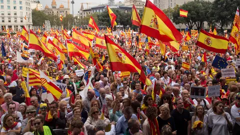 Miles de personas han participado hoy en el centro de Barcelona en una manifestación por la unidad de España Miles de personas han participado hoy en el centro de Barcelona en una manifestación por la unidad de España