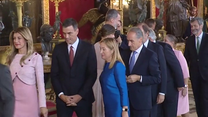 La Casa del Rey aclara que Sánchez siguió siempre sus indicaciones en la recepción de la Fiesta Nacional La Casa del Rey aclara que Sánchez siguió siempre sus indicaciones en la recepción de la Fiesta Nacional