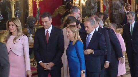 El error de protocolo de Pedro S&aacute;nchez y su mujer durante el besamanos con los Reyes en el Palacio Real